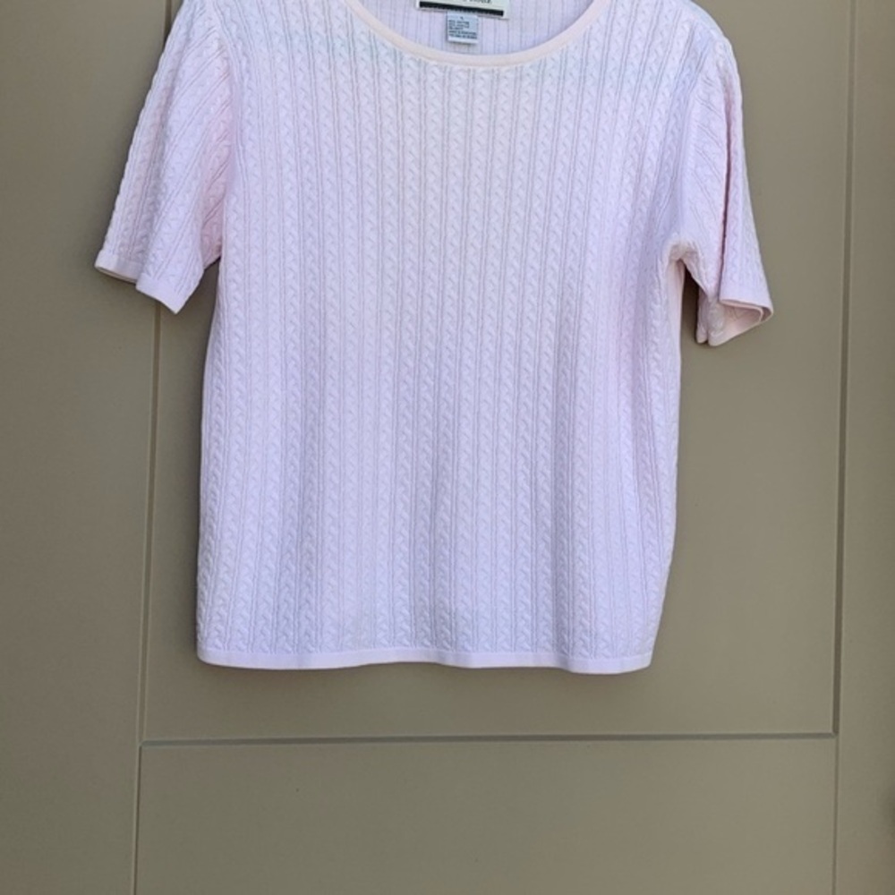 CRYSTAL-KOBE Beautiful 2 piece soft pink sweater set, excellent condition. Lrg